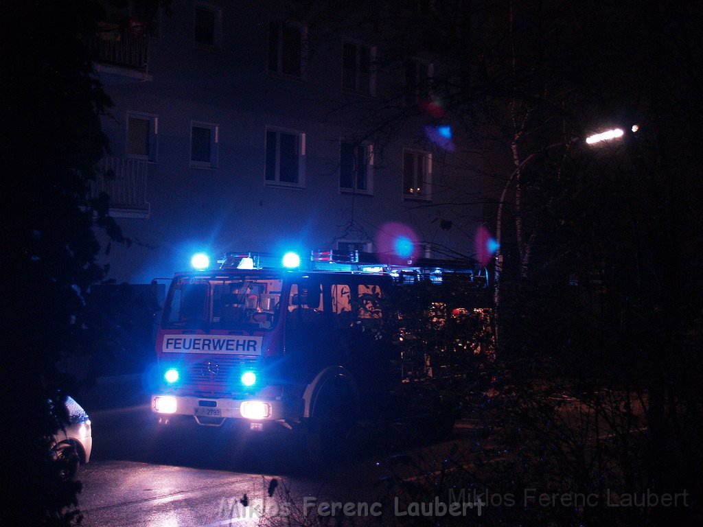 Feuer 3 Dachstuhlbrand Koeln Muelheim Gluecksburgstr P185.JPG